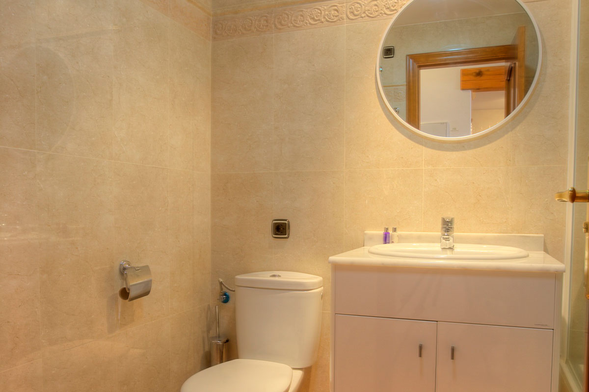 DSG-Photos-133-HarbourLights-Bathroom